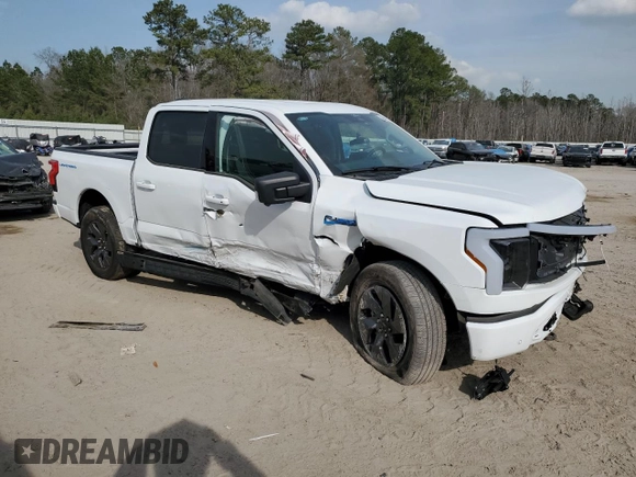 2024 Ford F-150 Lightning Flash z VIN 1FT6W3L70RWG21137, wystawiony jako Copart lot #48894615 z przebiegiem Nie podano mil oraz Szkoda całkowita • Salvage title. Historia ofert i sprzedaży dostępna na DreamBid. Obrazek 4.