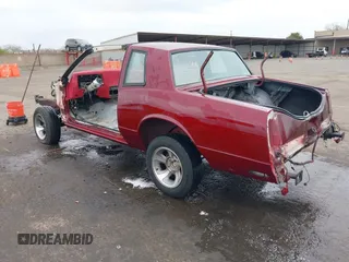 1984 Chevrolet Monte Carlo z VIN 1G1AZ37GXER150014, wystawiony jako IAAI lot #41739591 z przebiegiem Nie podano mil oraz . Historia ofert i sprzedaży dostępna na DreamBid. Obrazek 3.
