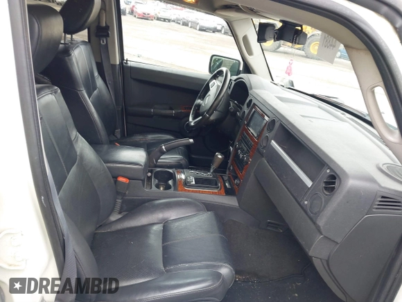 2008 Jeep Commander Limited with VIN 1J8HG58N58C236738, listed as a IAAI auction lot 41738525 with 130,740 mi miles. Bid and sale history available at carsss.com. Image 5.