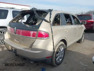 2007 Lincoln MKX z VIN 2LMDU68C07BJ21465, wystawiony jako IAAI lot #41401082 z przebiegiem Nie podano mil oraz . Historia ofert i sprzedaży dostępna na DreamBid. Obrazek 4.