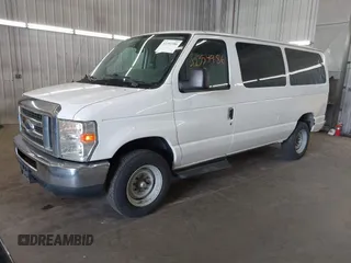 2013 Ford Econoline Passenger XL z VIN 1FBNE3BL7DDA62126, wystawiony jako IAAI lot #42354986 z przebiegiem 66 906 mil mil oraz . Historia ofert i sprzedaży dostępna na DreamBid. Obrazek 18.