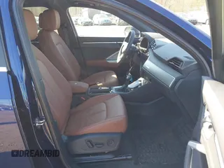 2024 Audi Q3 S line Premium Plus z VIN WA1EECF30R1173836, wystawiony jako IAAI lot #42044971 z przebiegiem 4848 mil mil oraz . Historia ofert i sprzedaży dostępna na DreamBid. Obrazek 5.