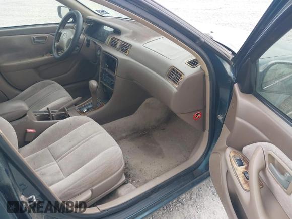 1997 Toyota Camry LE z VIN 4T1BG22K7VU005271, wystawiony jako IAAI lot #42098097 z przebiegiem Nie podano mil oraz . Historia ofert i sprzedaży dostępna na DreamBid. Obrazek 5.