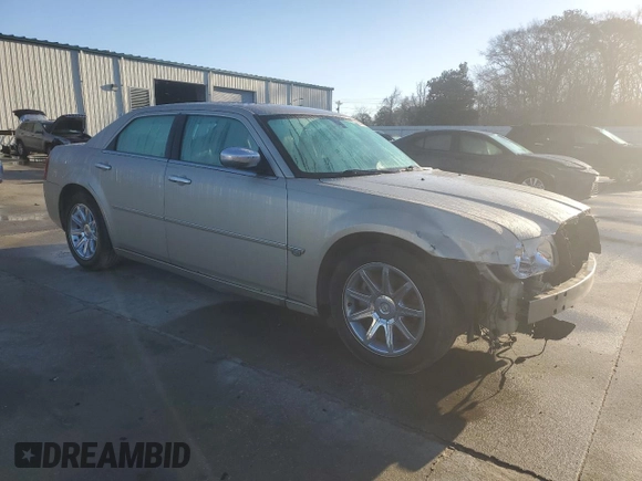 2006 Chrysler 300 C z VIN 2C3LA63H26H408619, wystawiony jako Copart lot #43429815 z przebiegiem 228 355 mil mil oraz Szkoda całkowita • Salvage title. Historia ofert i sprzedaży dostępna na DreamBid. Obrazek 4.