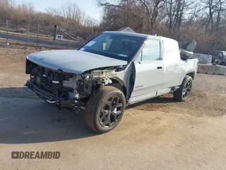 2025 Rivian R1T Adventure z VIN 7FCTGBAAXSN035740, wystawiony jako IAAI lot #41728515 z przebiegiem 3 773 mil mil oraz . Historia ofert i sprzedaży dostępna na DreamBid. Obrazek 2.