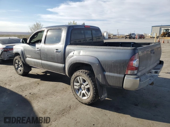 2015 Toyota Tacoma z VIN 3TMLU4EN3FM165978, wystawiony jako Copart lot #49920255 z przebiegiem 134 974 mil mil oraz Szkoda całkowita • Salvage title. Historia ofert i sprzedaży dostępna na DreamBid. Obrazek 2.