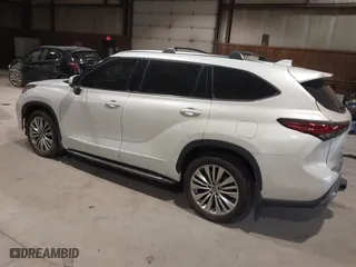 2022 Toyota Highlander Platinum with VIN 5TDFZRBH6NS192150, listed as a IAAI auction lot 41291531 with 67,474 mi miles. Bid and sale history available at carsss.com. Image 3.
