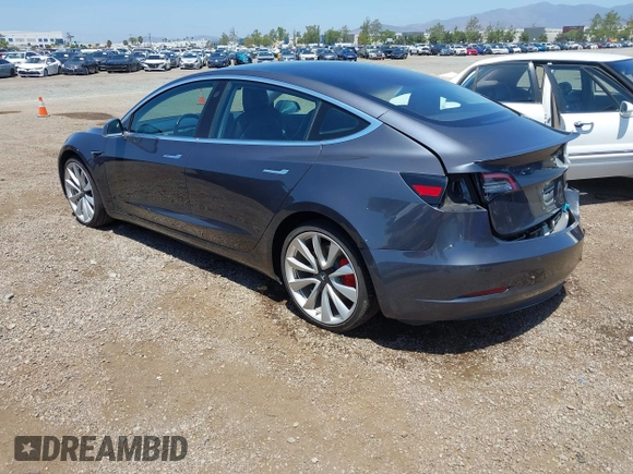 2018 Tesla Model 3 Long Range Battery z VIN 5YJ3E1EB8JF105886, wystawiony jako IAAI lot #42268190 z przebiegiem 80 917 mil mil oraz . Historia ofert i sprzedaży dostępna na DreamBid. Obrazek 3.