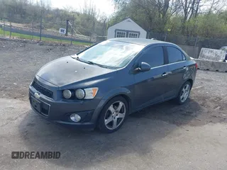 2016 Chevrolet Sonic LTZ z VIN 1G1JE5SB4G4150545, wystawiony jako IAAI lot #41914830 z przebiegiem 166 650 mil mil oraz . Historia ofert i sprzedaży dostępna na DreamBid. Obrazek 2.