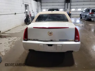 2008 Cadillac DTS 1SA z VIN 1G6KD57YX8U180665, wystawiony jako Copart lot #52109515 z przebiegiem 119 138 mil mil oraz Szkody całkowita. Historia ofert i sprzedaży dostępna na DreamBid. Obrazek 6.