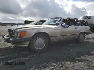 1986 Mercedes-Benz 560 with VIN WDBBA48D1GA040918, listed as a Copart auction lot 79708704 with 121,310 mi miles and Salvage Title. Bid and sale history available at carsss.com. Image 1.