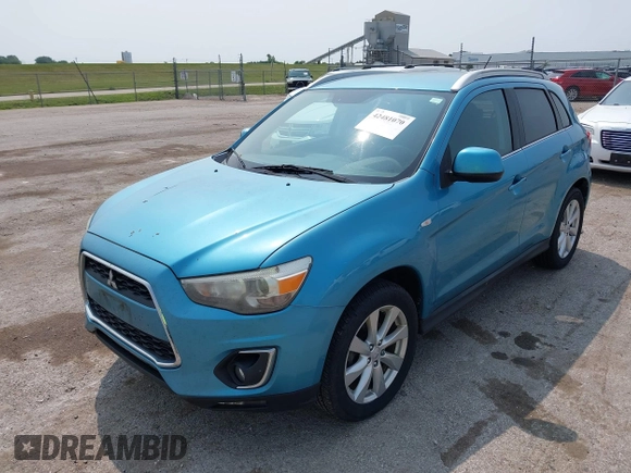 2014 Mitsubishi Outlander SE z VIN 4A4AR4AU2EE026685, wystawiony jako IAAI lot #42481070 z przebiegiem 136 279 mil mil oraz . Historia ofert i sprzedaży dostępna na DreamBid. Obrazek 2.