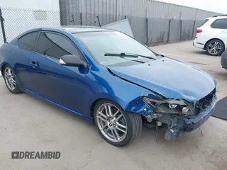 2009 Scion tC z VIN JTKDE167090298598, wystawiony jako IAAI lot #42357448 z przebiegiem 143 301 mil mil oraz . Historia ofert i sprzedaży dostępna na DreamBid. Obrazek 1.