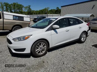 2018 Ford Focus SE z VIN 1FADP3F29JL295712, wystawiony jako Copart lot #53361485 z przebiegiem 55 857 mil mil oraz Szkody całkowita. Historia ofert i sprzedaży dostępna na DreamBid. Obrazek 1.