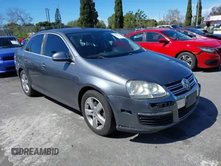 2008 Volkswagen Jetta SE z VIN 3VWRZ71K58M082108, wystawiony jako IAAI lot #41799324 z przebiegiem 184 055 mil mil oraz . Historia ofert i sprzedaży dostępna na DreamBid. Obrazek 1.