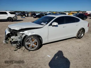 2017 Volvo S90 Momentum with VIN YV1102AK1H1006969, listed as a Copart auction lot 41661235 with 131,560 mi miles and Salvage Title. Bid and sale history available at carsss.com. Image 1.