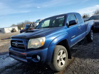 2008 Toyota Tacoma with VIN 5TEUU42N78Z532041, listed as a Copart auction lot 43013765 with 294,364 mi miles and Clean Title. Bid and sale history available at DreamBid. Image 1.