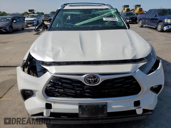 2021 Toyota Highlander XLE with VIN 5TDGZRAH6MS051275, listed as a Copart auction lot 57674685 with 72,302 mi miles and Salvage title. Bid and sale history available at DreamBid. Image 5.