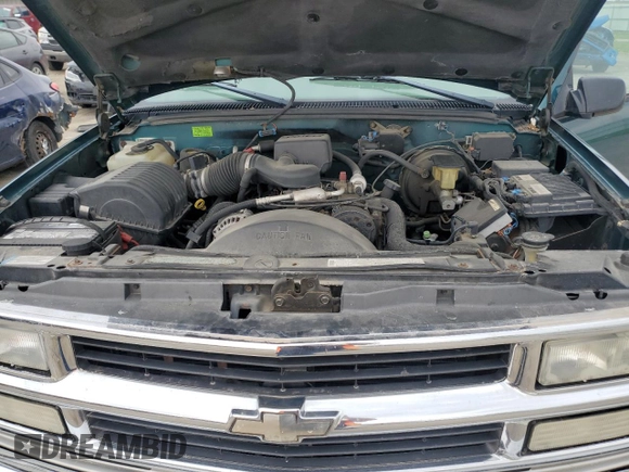 1998 Chevrolet Suburban with VIN 1GNFK16R3WJ359062, listed as a Copart auction lot 54632515 with 195,134 mi miles and Non Repairable. Bid and sale history available at DreamBid. Image 12.