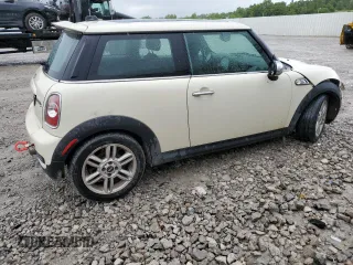 2011 MINI Hardtop S with VIN WMWSV3C56BTY15420, listed as a Copart auction lot 58050875 with 162,145 mi miles and Salvage title. Bid and sale history available at DreamBid. Image 3.