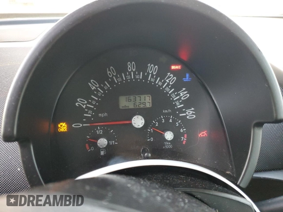 2003 Volkswagen Beetle GLS z VIN 3VWCD21CX3M433037, wystawiony jako Copart lot #84222424 z przebiegiem 163 717 mil mil oraz Czysty tytuł • Clean title. Historia ofert i sprzedaży dostępna na DreamBid. Obrazek 9.