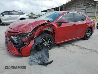 2022 Toyota Camry SE z VIN 4T1G11AK6NU043142, wystawiony jako Copart lot #54336215 z przebiegiem 38 705 mil mil oraz Szkoda całkowita • Salvage title. Historia ofert i sprzedaży dostępna na DreamBid. Obrazek 1.