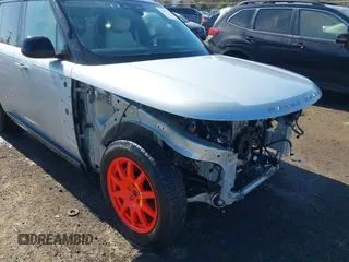 2024 Land Rover Range Rover SE z VIN SALKP9FU9RA216190, wystawiony jako IAAI lot #41877509 z przebiegiem 8171 mil mil oraz . Historia ofert i sprzedaży dostępna na DreamBid. Obrazek 19.