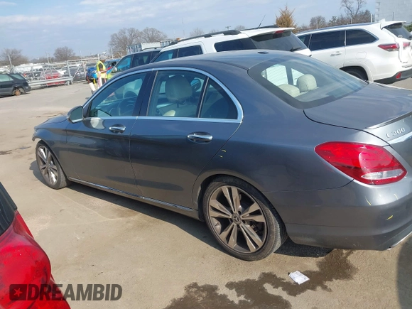 2018 Mercedes-Benz C 300 z VIN 55SWF4JB5JU241893, wystawiony jako IAAI lot #41458779 z przebiegiem 84 238 mil mil oraz . Historia ofert i sprzedaży dostępna na DreamBid. Obrazek 15.