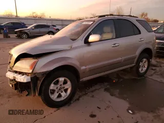 2004 Kia Sorento LX with VIN KNDJC733445261280, listed as a Copart auction lot 81829564 with 251,353 mi miles and Salvage Title. Bid and sale history available at carsss.com. Image 1.