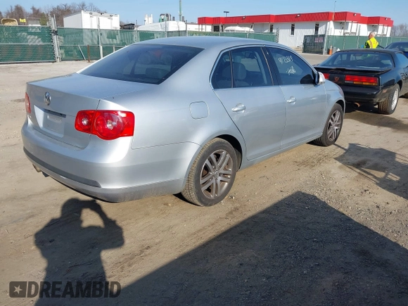 2005 Volkswagen Jetta 2.5L with VIN 3VWSF71K95M638944, listed as a IAAI auction lot 41733119 with 249,370 mi miles and . Bid and sale history available at DreamBid. Image 4.