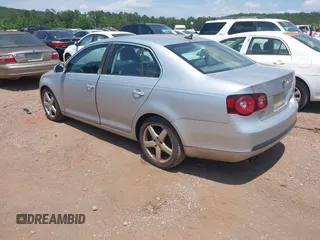 2008 Volkswagen Jetta SE with VIN 3VWRM71K68M176528, listed as a IAAI auction lot 42315777 with 197,345 mi miles and . Bid and sale history available at DreamBid. Image 3.