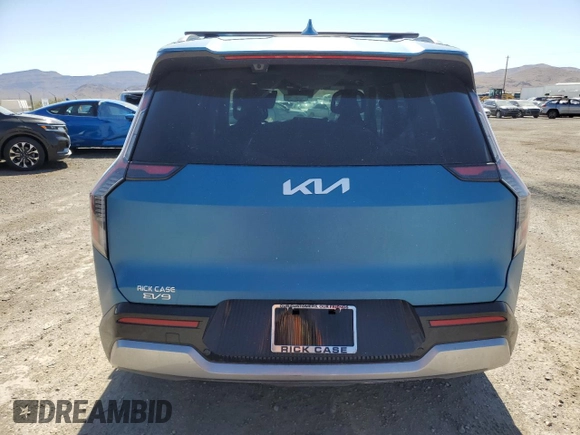 2024 Kia EV9 Land z VIN KNDADFS55R6029590, wystawiony jako Copart lot #60735054 z przebiegiem 3 733 mil mil oraz Szkoda całkowita • Salvage title. Historia ofert i sprzedaży dostępna na DreamBid. Obrazek 6.
