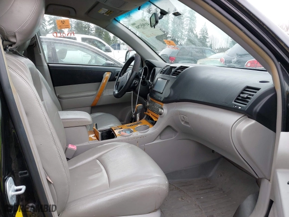 2008 Toyota Highlander Hybrid with VIN JTEEW41AX82023610, listed as a IAAI auction lot 41905788 with 277,370 mi miles. Bid and sale history available at carsss.com. Image 5.