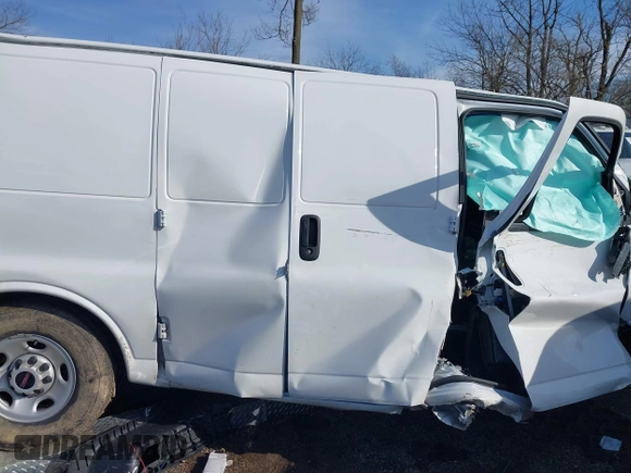 2024 GMC Savana Cargo Van with VIN 1GTW7AF71R1184811, listed as a IAAI auction lot 41426316 with 22,309 mi miles. Bid and sale history available at carsss.com. Image 14.