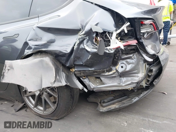 2023 Tesla Model 3 z VIN 5YJ3E1EAXPF403095, wystawiony jako IAAI lot #42151764 z przebiegiem 17 872 mil mil oraz . Historia ofert i sprzedaży dostępna na DreamBid. Obrazek 11.