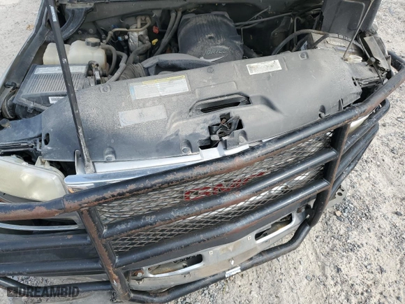 2001 GMC Sierra 2500HD SLE with VIN 1GTHK23U61F195057, listed as a Copart auction lot 82036024 with 116,211 mi miles and Salvage Title. Bid and sale history available at carsss.com. Image 11.