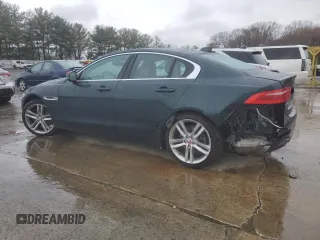 2017 Jaguar XE 35t Prestige z VIN SAJAK4BV0HA975202, wystawiony jako Copart lot #52014465 z przebiegiem 19 476 mil mil oraz Szkoda całkowita • Salvage title. Historia ofert i sprzedaży dostępna na DreamBid. Obrazek 2.