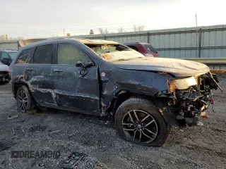 2017 Jeep Grand Cherokee Trailhawk with VIN 1C4RJFLT0HC694583, listed as a Copart auction lot 84421734 with 116,772 mi miles and Salvage title. Bid and sale history available at DreamBid. Image 4.