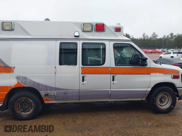 2013 Ford E-Series Commercial z VIN 1FDSS3ES9DDA09286, wystawiony jako IAAI lot #41563966 z przebiegiem 336 040 mil mil oraz . Historia ofert i sprzedaży dostępna na DreamBid. Obrazek 12.