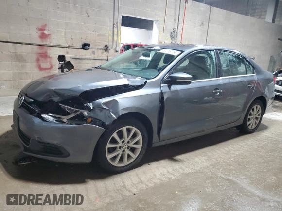 2013 Volkswagen Jetta SE z VIN 3VWDX7AJ7DM450368, wystawiony jako Copart lot #87016754 z przebiegiem 126 156 mil mil oraz Czysty tytuł • Clean title. Historia ofert i sprzedaży dostępna na DreamBid. Obrazek 1.