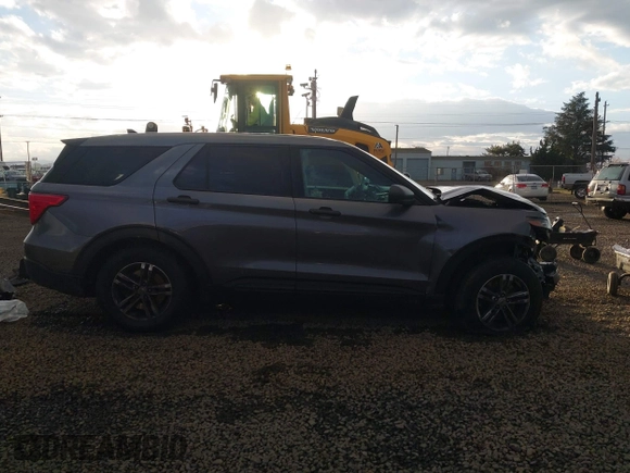 2020 Ford Police Interceptor Utility z VIN 1FM5K8AB5LGA55727, wystawiony jako IAAI lot #40877399 z przebiegiem 38 827 mil mil oraz . Historia ofert i sprzedaży dostępna na DreamBid. Obrazek 14.