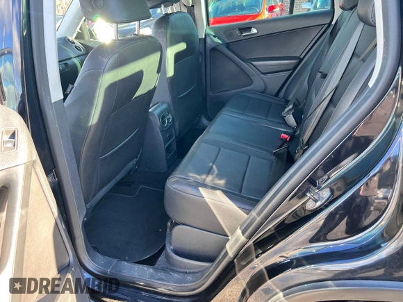 2011 Volkswagen Tiguan SE with VIN WVGBV7AX4BW535519, listed as a Copart auction lot 50371585 with 150,695 mi miles and Clean Title. Bid and sale history available at DreamBid. Image 6.