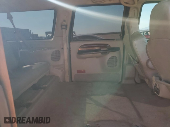 2005 Ford Excursion Limited z VIN 1FMNU42P45ED44643, wystawiony jako Copart lot #74122674 z przebiegiem 343 116 mil mil oraz Czysty tytuł • Clean title. Historia ofert i sprzedaży dostępna na DreamBid. Obrazek 11.