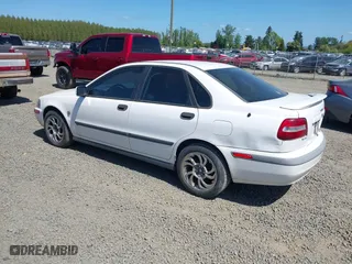 2001 Volvo S40 with VIN YV1VS29581F651573, listed as a IAAI auction lot 42067318 with 1 mi miles. Bid and sale history available at carsss.com. Image 3.