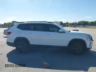 2024 Volkswagen Atlas SE с VIN 1V2JR2CA6RC551229, выставлен на аукционе IAAI как лот 41473599 с пробегом 10 243 миль миль и . История ставок и продаж доступна на DreamBid. Изображение 13.