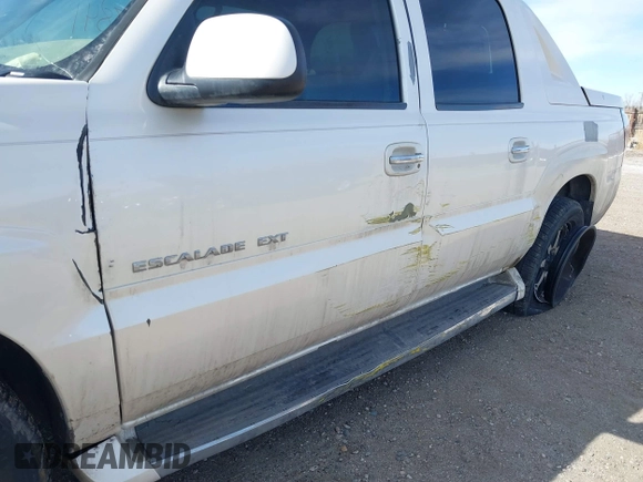 2004 Cadillac Escalade EXT z VIN 3GYEK62N94G191201, wystawiony jako IAAI lot #41747841 z przebiegiem 229 057 mil mil oraz . Historia ofert i sprzedaży dostępna na DreamBid. Obrazek 6.