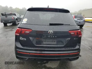 2024 Volkswagen Tiguan SE R-Line Black z VIN 3VV8B7AX3RM178840, wystawiony jako Copart lot #55619025 z przebiegiem 5 674 mil mil oraz Szkoda całkowita • Salvage title. Historia ofert i sprzedaży dostępna na DreamBid. Obrazek 6.
