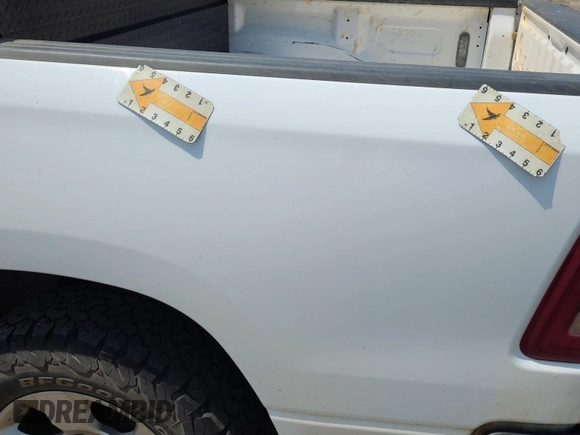 2021 Ram 1500 Big Horn z VIN 1C6SRFMT1MN714659, wystawiony jako IAAI lot #42521058 z przebiegiem 126 678 mil mil oraz . Historia ofert i sprzedaży dostępna na DreamBid. Obrazek 34.