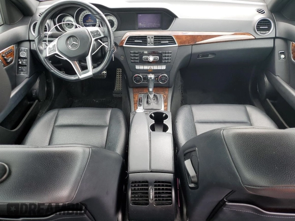 2013 Mercedes-Benz C 300 Sport z VIN WDDGF8AB3DA788872, wystawiony jako Copart lot #56325655 z przebiegiem 173 183 mil mil oraz Szkoda całkowita • Salvage title. Historia ofert i sprzedaży dostępna na DreamBid. Obrazek 8.