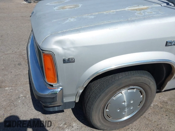 1990 Dodge Dakota z VIN 1B7GL23X0LS642396, wystawiony jako IAAI lot #42359220 z przebiegiem 177 562 mil mil oraz . Historia ofert i sprzedaży dostępna na DreamBid. Obrazek 6.